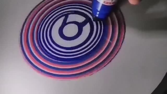 The result is mind-blowing - rotating painting