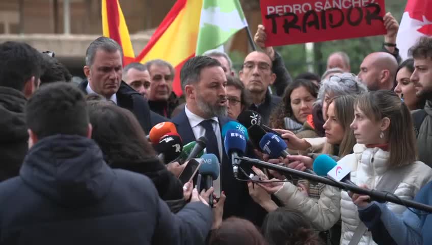 Abascal atiende la prensa ante el Tribunal Constitucional