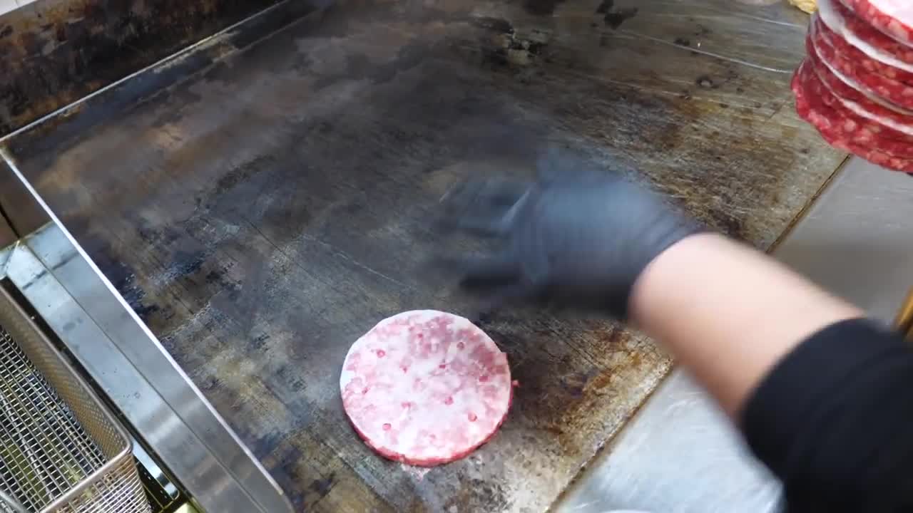 1,000 pieces per day? Why not? All Homemade Cheesy korean Burger