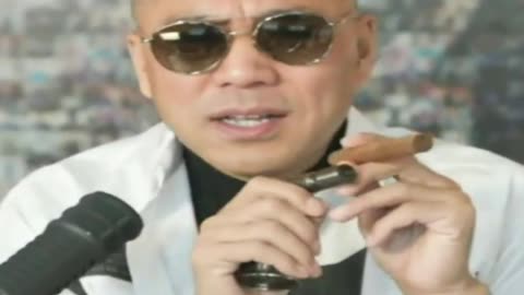 20211219文贵先生直播²：天下最美的就是 #美女。男人能做到看美女不碰美女，高人；能做到懂得女性、爱女性、尊重女性，高人中的高人！任何男女都是女人生，懂得尊重女性、欣赏女性！