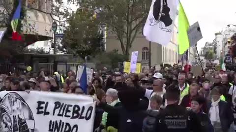 France: Yellow Vests gather for new round of anti Pharma-Fascisim protests in Paris!