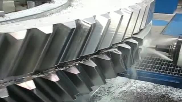 Bigger teeth. Do you know what this is for?