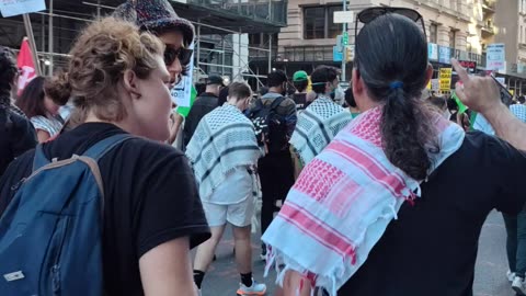 Miles en Nueva York marchan en “UN AÑO DE GENOCIDIO. UN AÑO DE RESISTENCIA”.