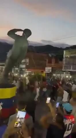 JUST IN: Venezuelan Citizens Tear Down Statues Of Hugo Chávez All Over The Country