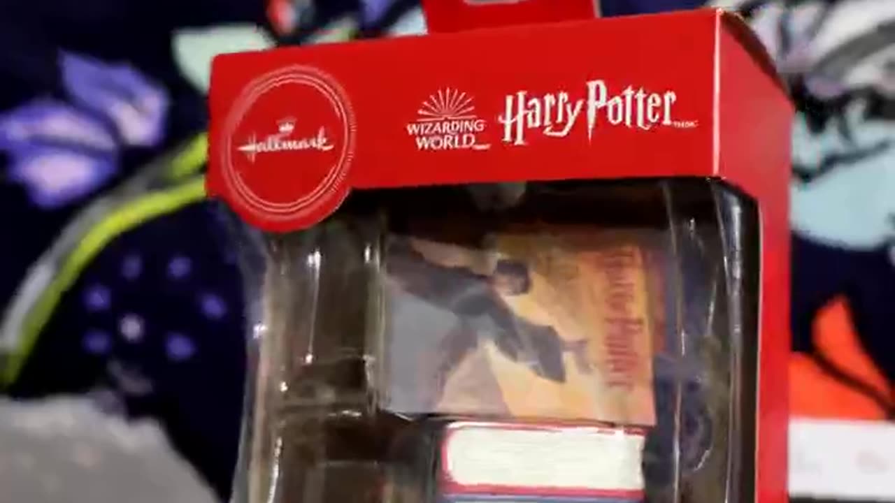 Comparing The New Harry Potter Hallmark Ornament To The Old Version! #harrypotter #christmas