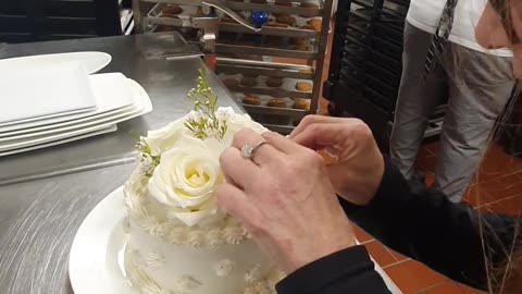 How to decorate Cake ?