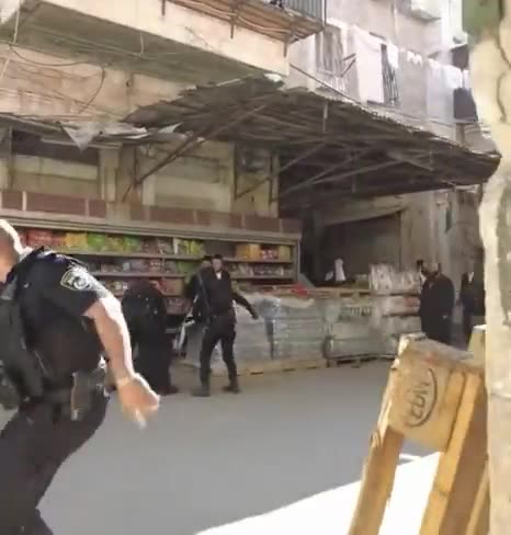 🇮🇱 Israeli police attack Orthodox Jews in the streets for protesting against the war ⚠️