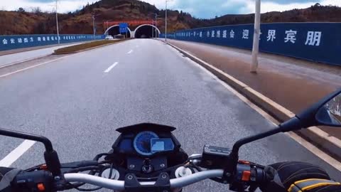 When the motorcycle hits the tunnel! A throttle in the end let you forget the trouble!