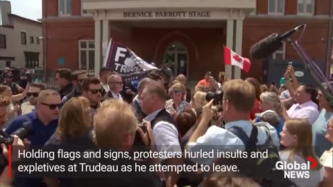 Trudeau swarmed by hostile crowd during event in Belleville, Ont.