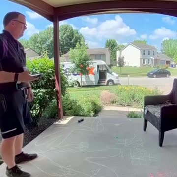 Package thief boldly takes off with an Apple Watch as it was being delivered