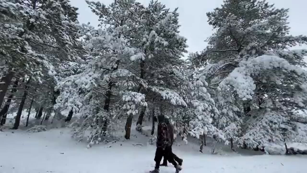 SNOW STORM WITH AIR TENT