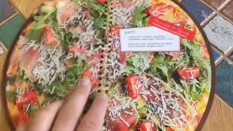 This pizza menu is so creative 🍕💡
