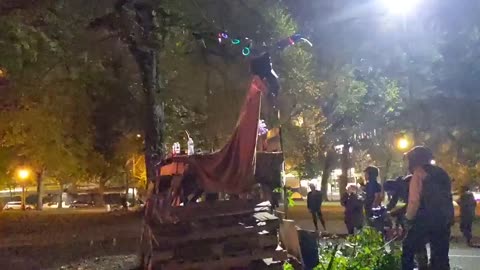 Antifa replace statues with a makeshift elk