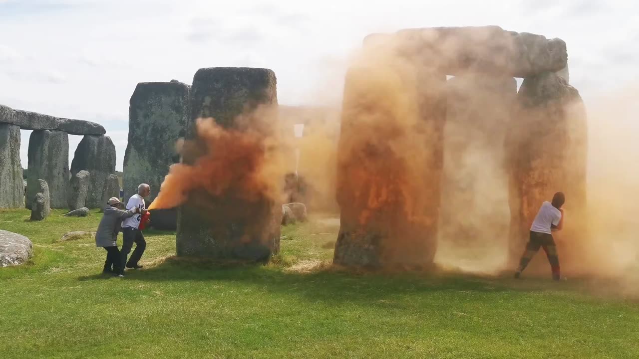 Oil protesters spray paint the Stonehenge