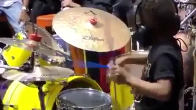 Little 4 years old kid destroyed that drummers *AMAZING*