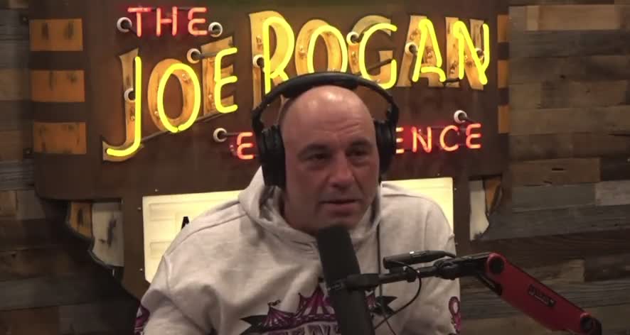 Joe Rogan and Mike Baker discuss the media's coverage of the Hunter Biden laptop story.