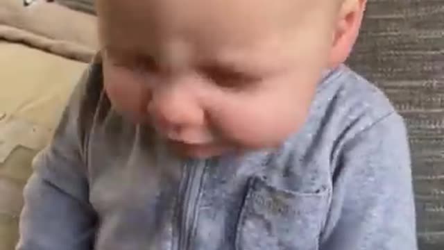 Funny Confusing baby - Cute Video