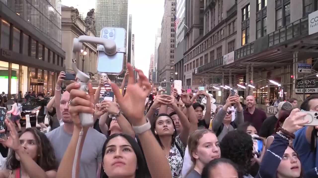 Video: El "Manhattanhenge", la puesta de sol más famosa de Nueva York