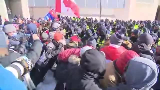 Police clash with protesters in Ottawa