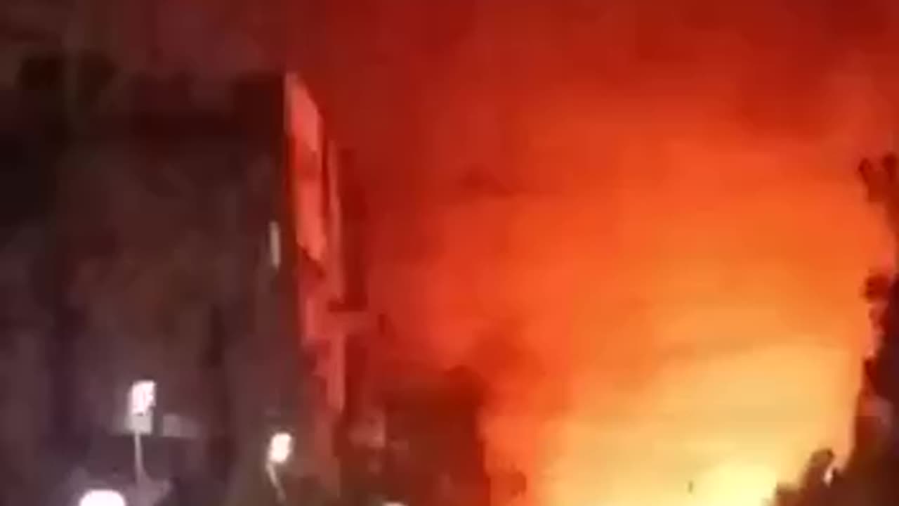 The Lebanese report extensive attacks by the IDF in the market area of Nabatia