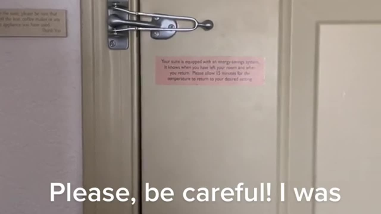 The door does not lock, be careful when travelling!