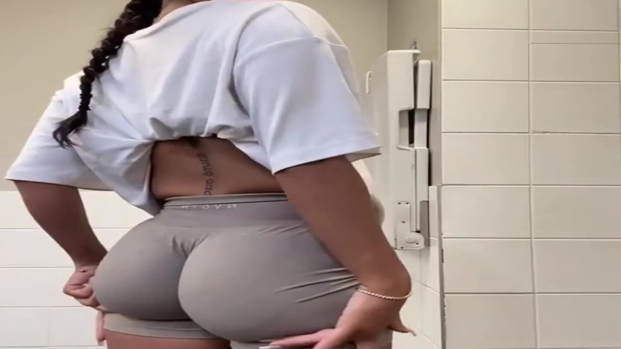 Big bank tiktok challenge 🔥🔥❤️‍🔥ClipchampGirls #twerkmusic #gym #fit #workout