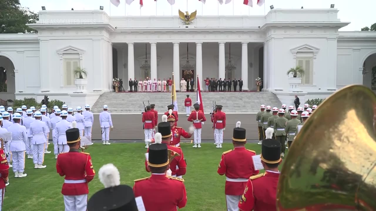 Pope Francis welcomed by Indonesian president in Jakarta