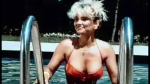 Tatjana Simic Als Kees in Flodder met Santa Maria