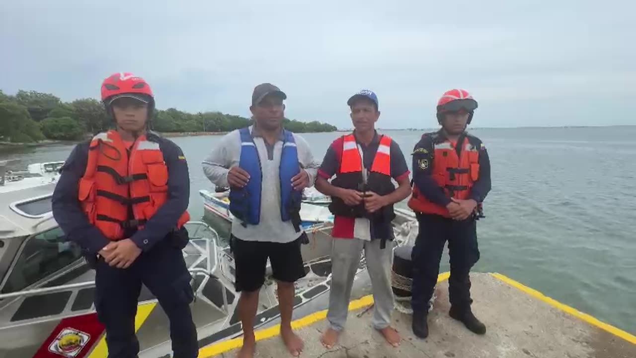 Pescadores rescatados por la Armada