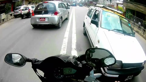 Whose fault? "Biker almost got into a clash with four wheelers"