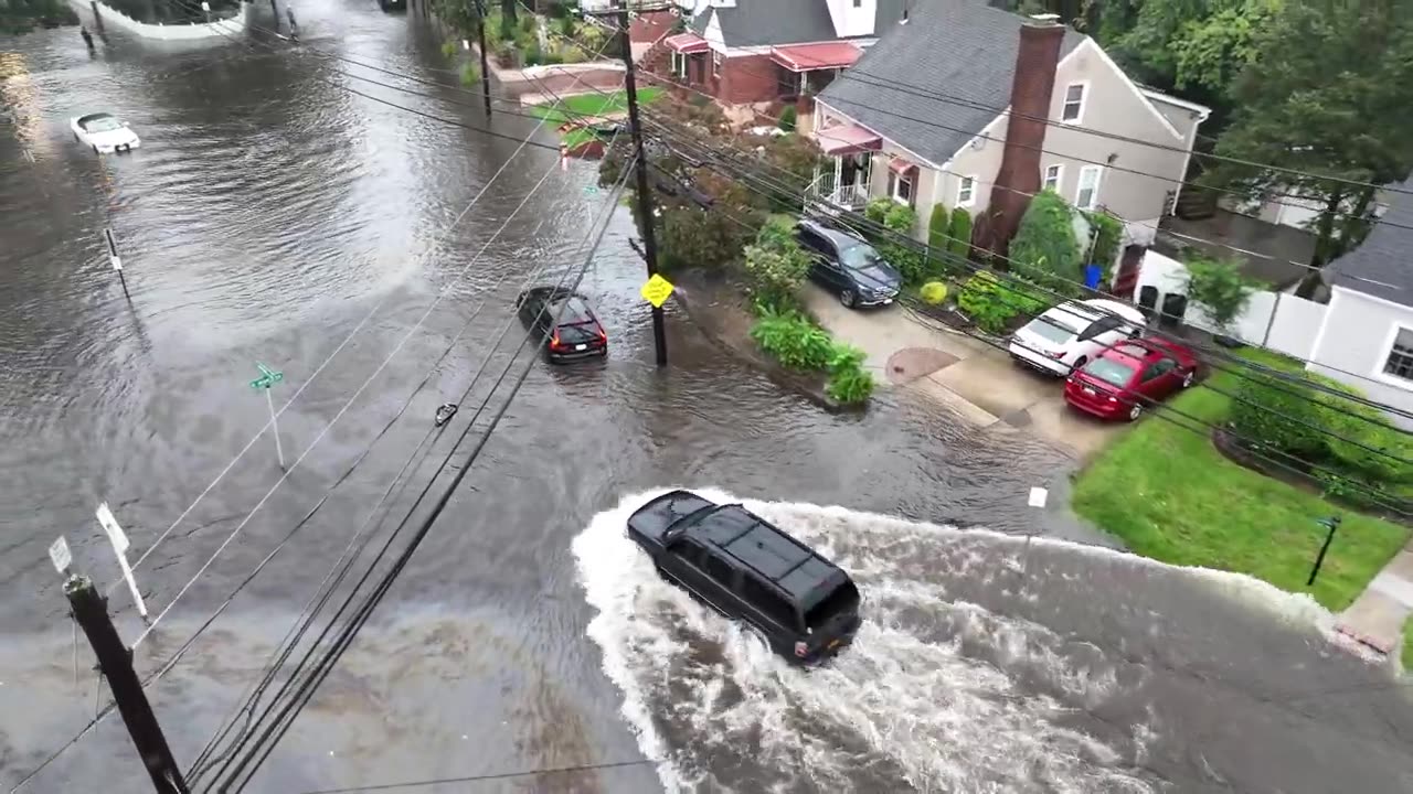 New York Flooding Tumult - Brooklyn - Long Island - Crude 4k with Robot