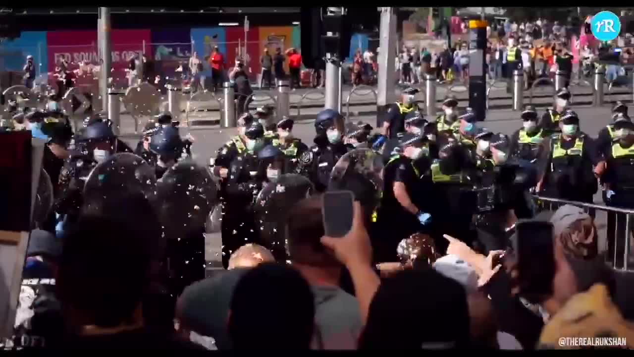 Aussies under fire for protesting Lockdowns