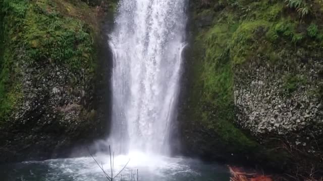 Cascada de hermosa belleza venido de lo celestial