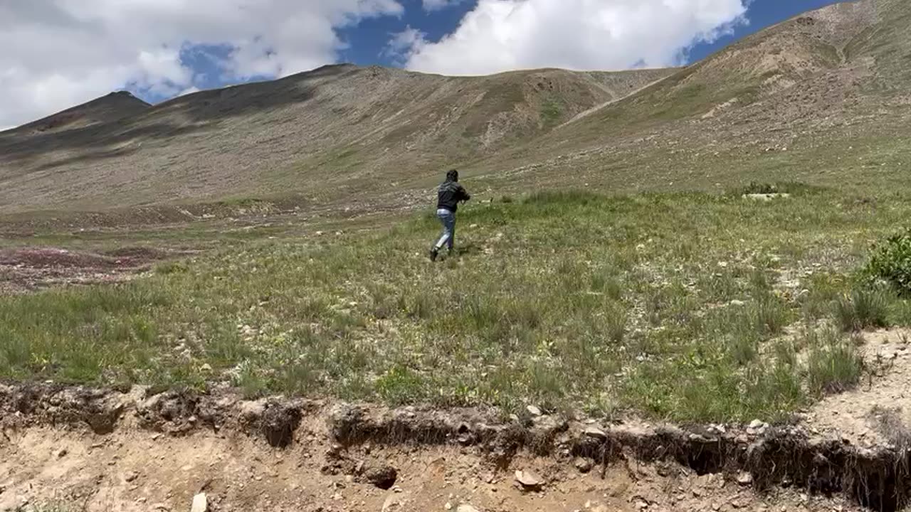 TRYING TO CAPTURE A MARMOT IN DEOSAI