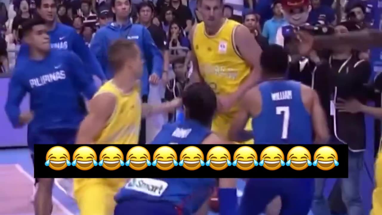 Confusão no jogo de basquete 😆