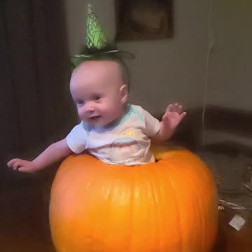 Baby looks like she is fake or paused till this.