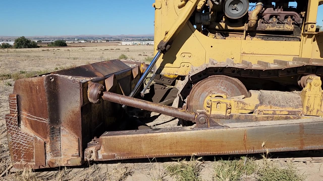 Proxy Equipment D8H Bulldozer blade operation