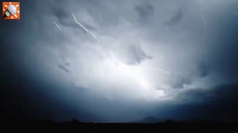 Shooting and capturing lightning lines, it's so beautiful