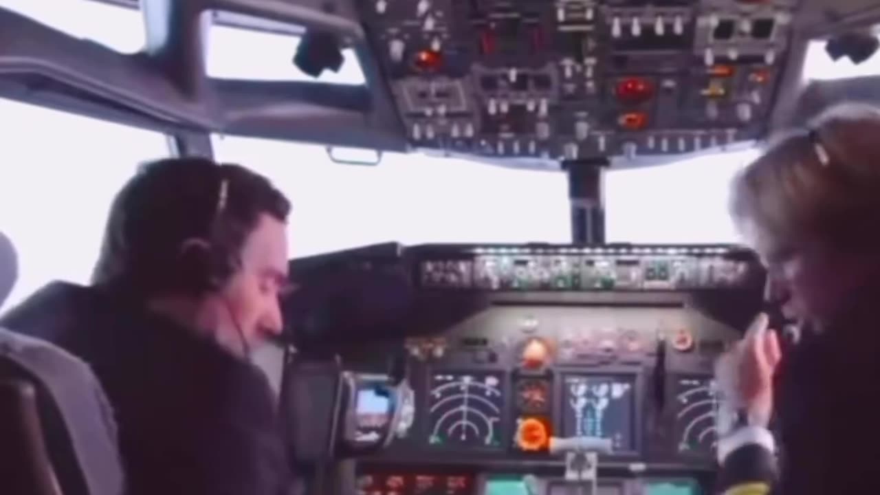 Pilot Pranks Passengers Mid-Flight: Hilarious Reactions Caught on Camera!