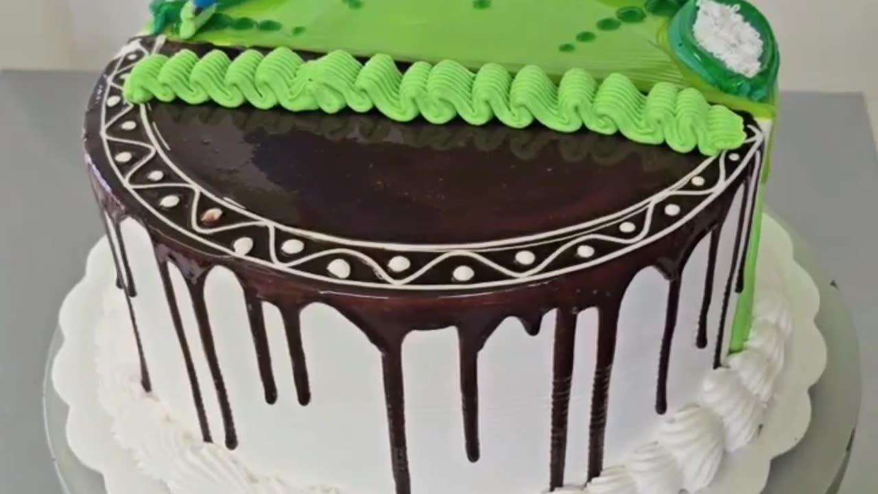 Green 💚🍏 chocolate 🍫 cake