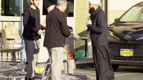 Muslim Asking Strangers For Food, Then Paying Their ENTIRE GROCERIES!