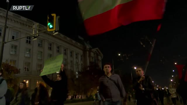 Bulgaria: Hundreds rally in Sofia against COVID green certificate - 20.10.2021