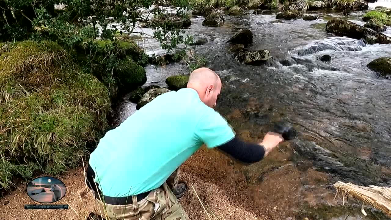 Riverside wildcamping