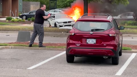 People Pull Passengers Out of Burning Car