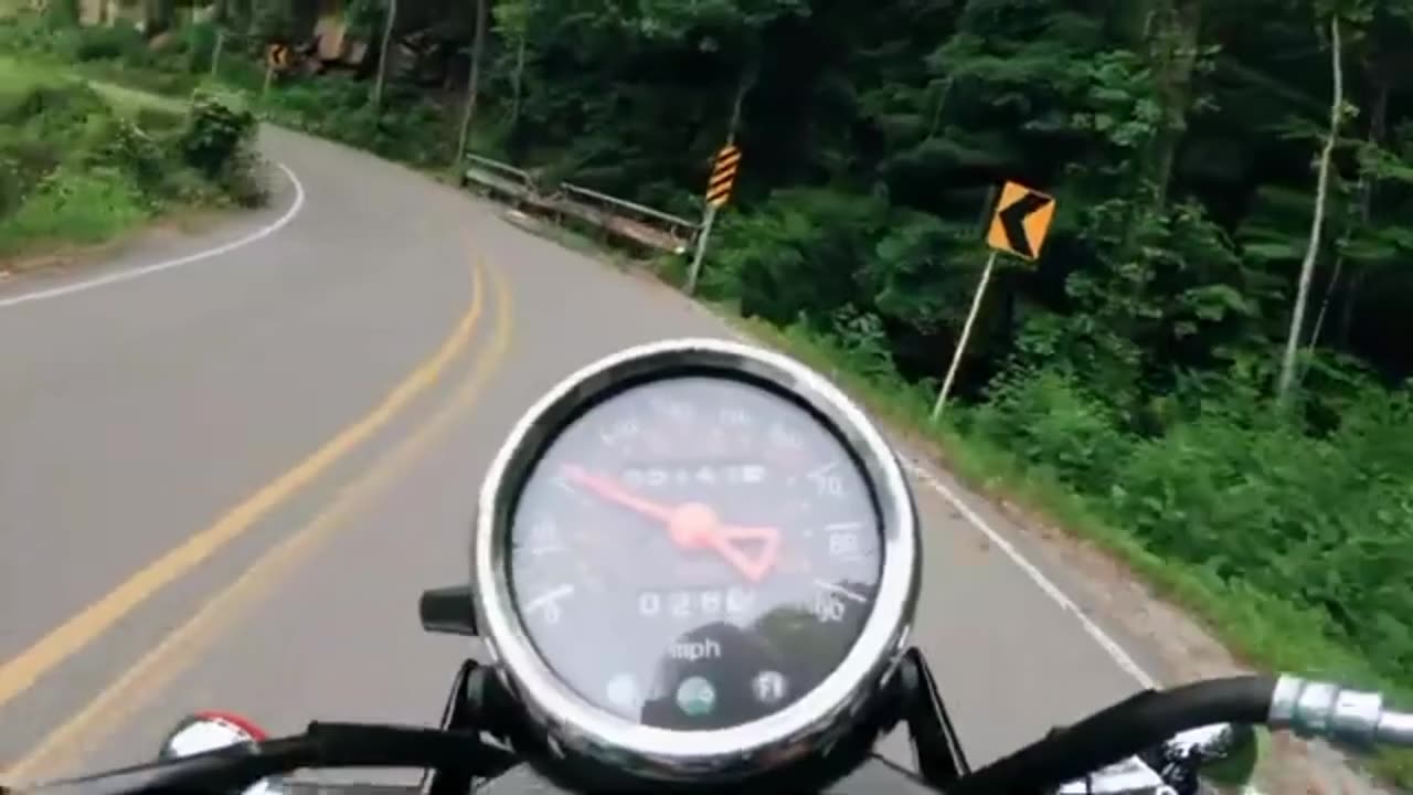 Biker ride it nature viues