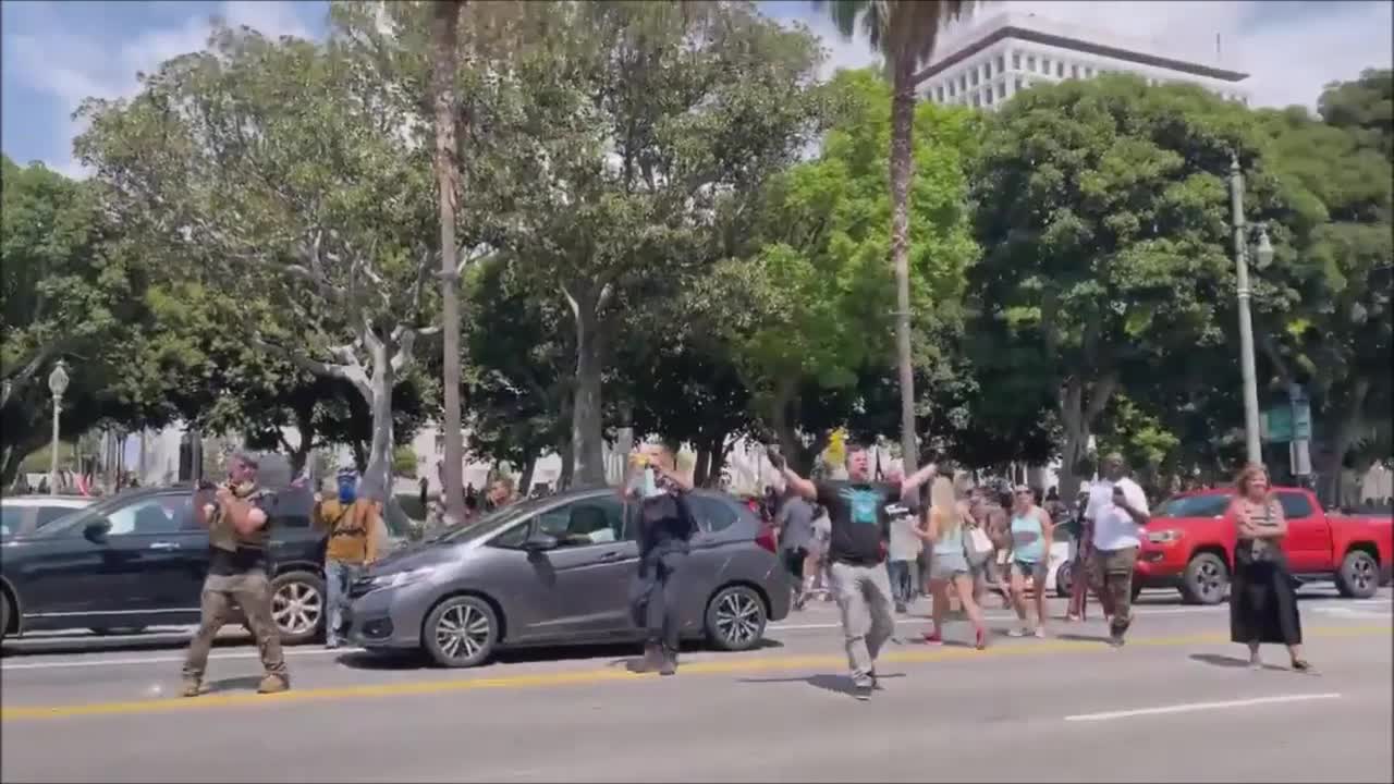 Clashes between Antifa and anti-mask protesters in L.A. 8-14-2021
