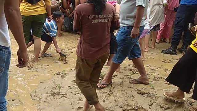 Baru di temukan anak remaja yang hayut di sungai