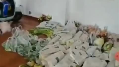 20220503 物資堆積如山，就是不給吃！