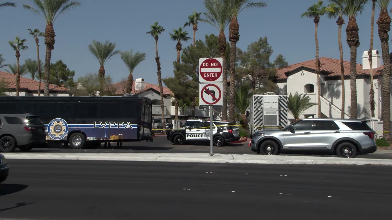 LVMPD: Police shoot, injure armed suspect with stolen plates near Tropicana, Nellis