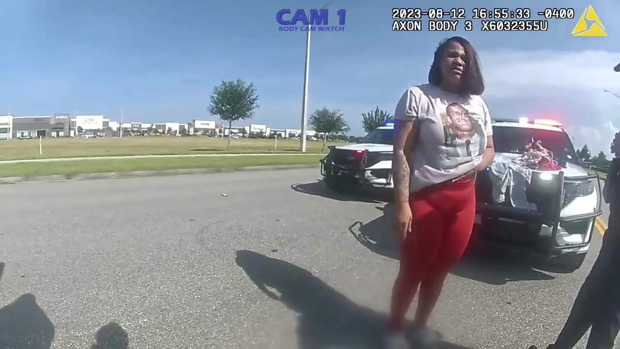 Woman Steals Piles of Baby Clothes, Flees in a Mercedes